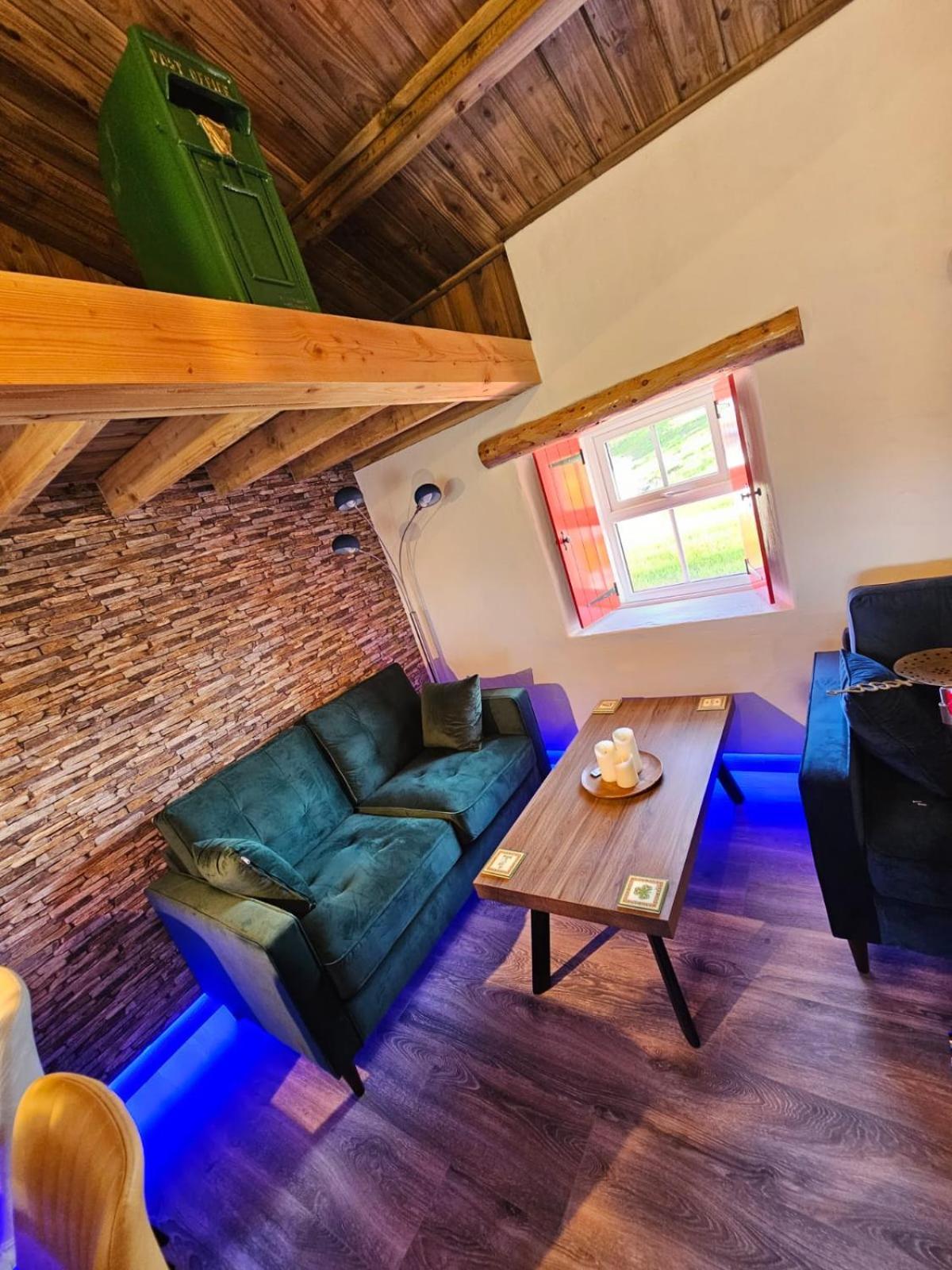 Tiernan'S Luxury Cottages Charlestown Room photo